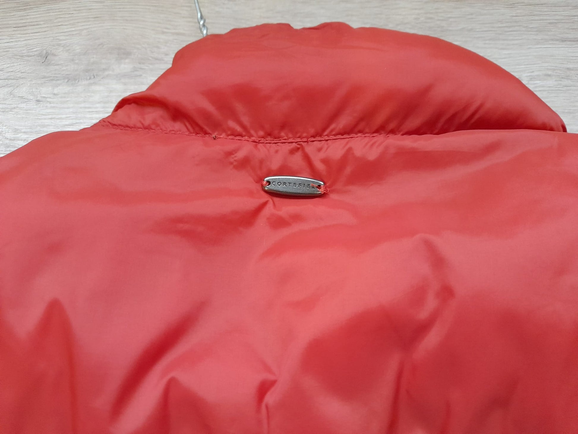 CHALECO PLUMAS IMPERMEABLE ROJO