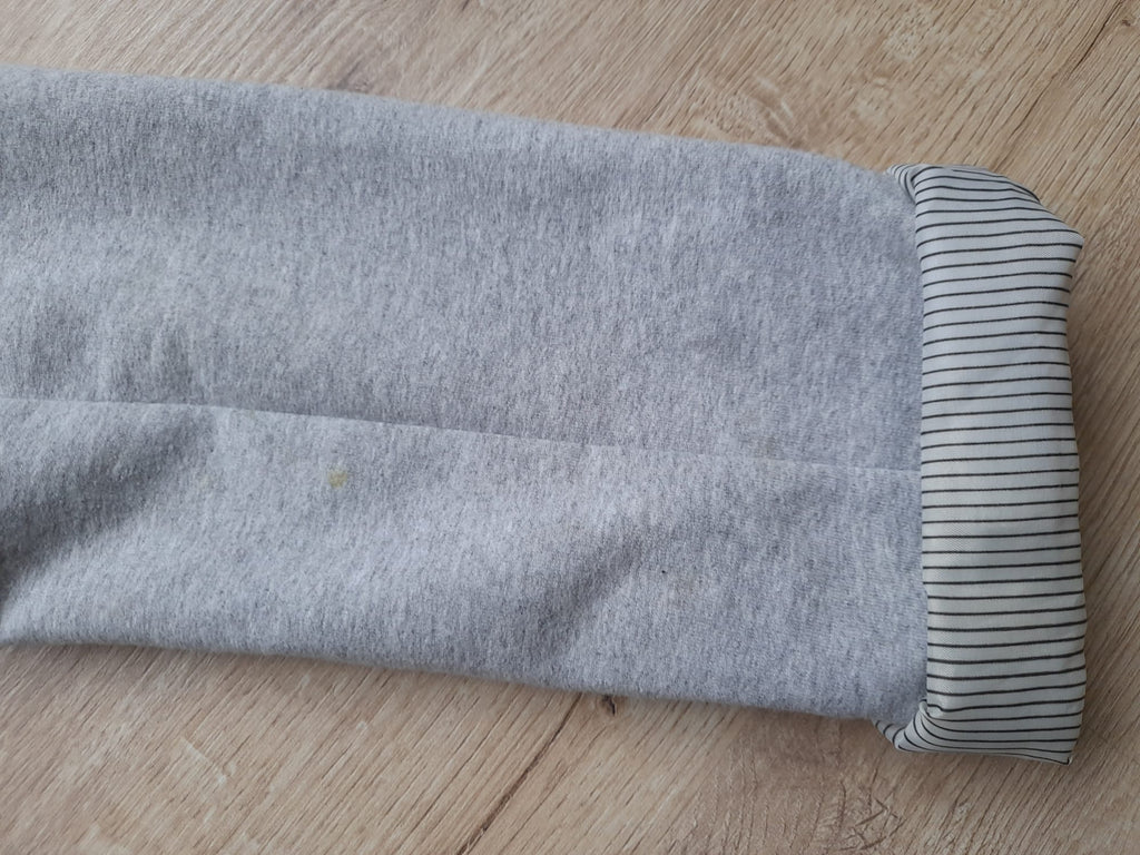 BLAZER GRIS CON TELA TIPO CHANDAL Y MANDAS REVERSIBLES (DESGASTE DE USO)