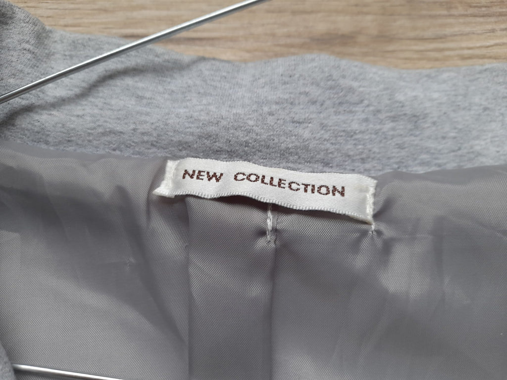 BLAZER GRIS CON TELA TIPO CHANDAL Y MANDAS REVERSIBLES (DESGASTE DE USO)