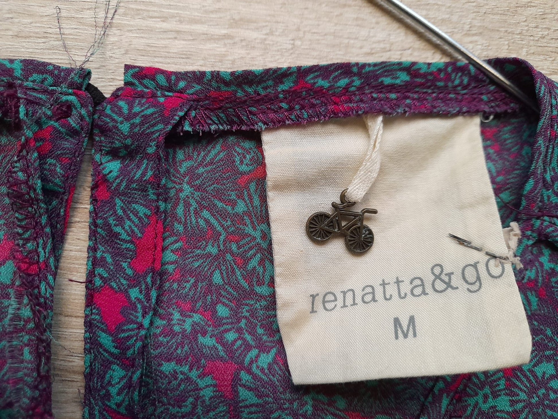 BLUSA M/C MORADA Y VERDE