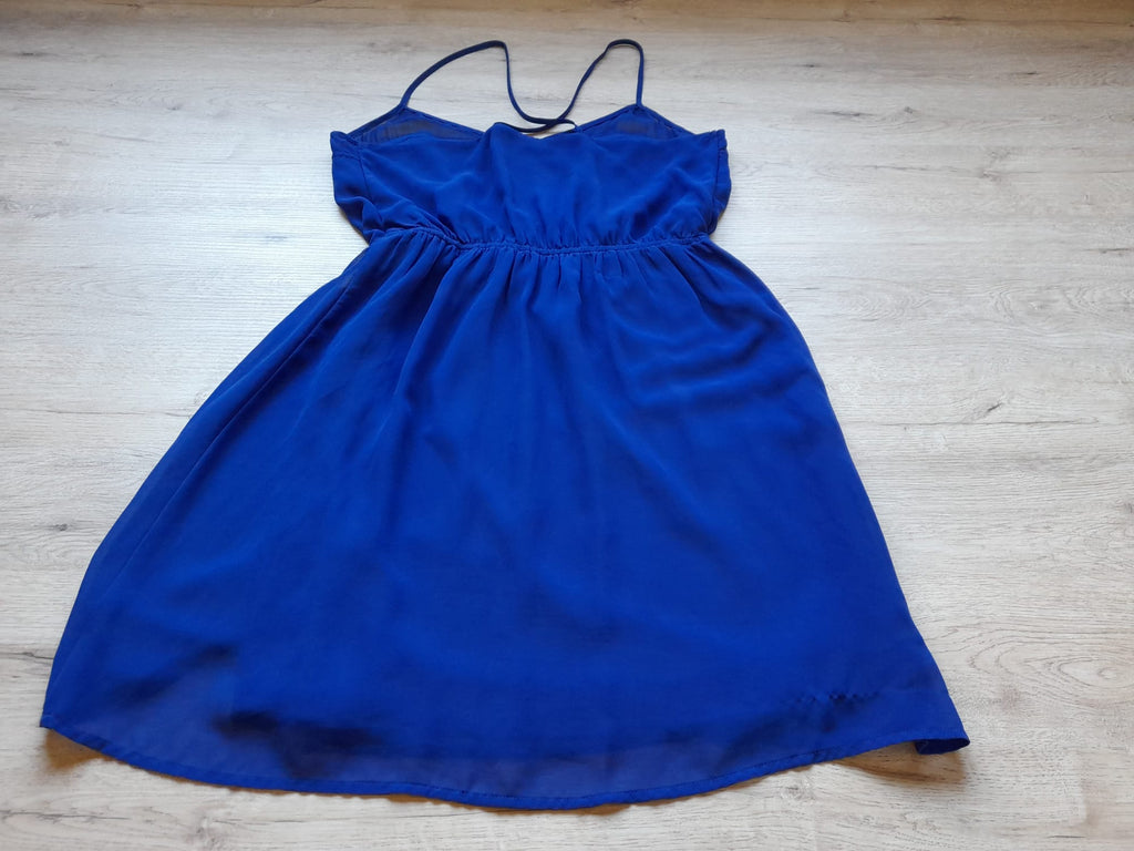 VESTIDO GASA CON FORRO AZUL Y TIRANTES CRUZADOS (PEQUEÑO ENGANCHÓN PARTE TRASERA -FOTO-)