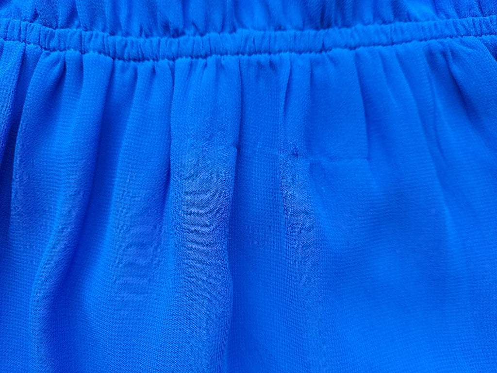 VESTIDO GASA CON FORRO AZUL Y TIRANTES CRUZADOS (PEQUEÑO ENGANCHÓN PARTE TRASERA -FOTO-)