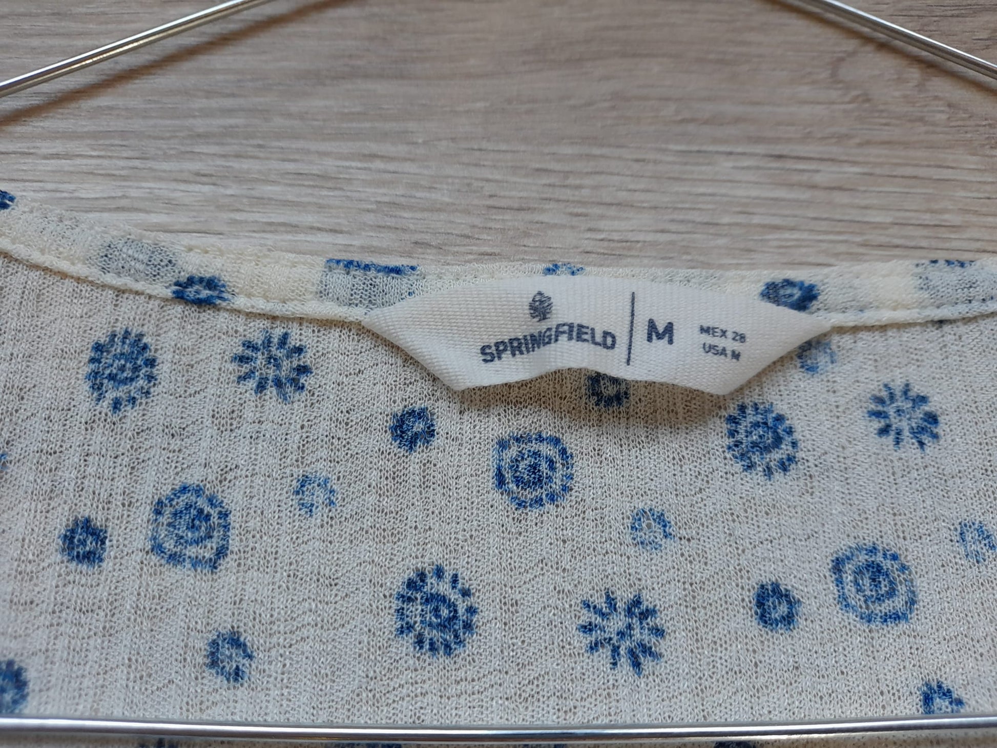 BLUSA M/C BLANCA CON ESTAMPADO AZUL SUELTA