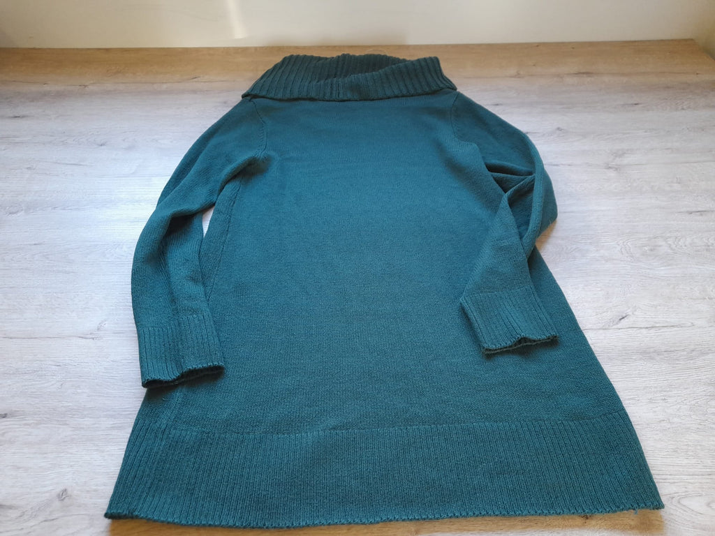 VESTIDO MIDI DE PUNTO VERDE OSCURO Y CUELLO VUELTO