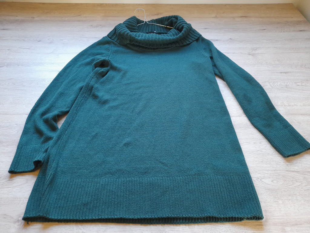 VESTIDO MIDI DE PUNTO VERDE OSCURO Y CUELLO VUELTO