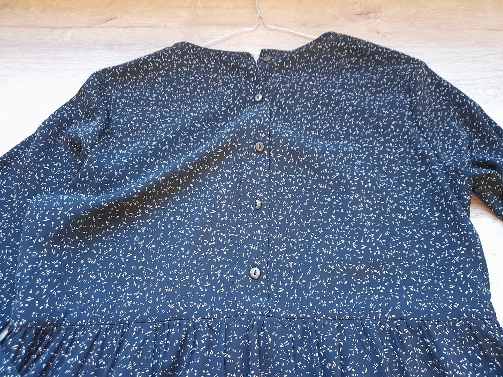 VESTIDO M/L NEGRO CON PIZCAS BLANCAS Y FORRO