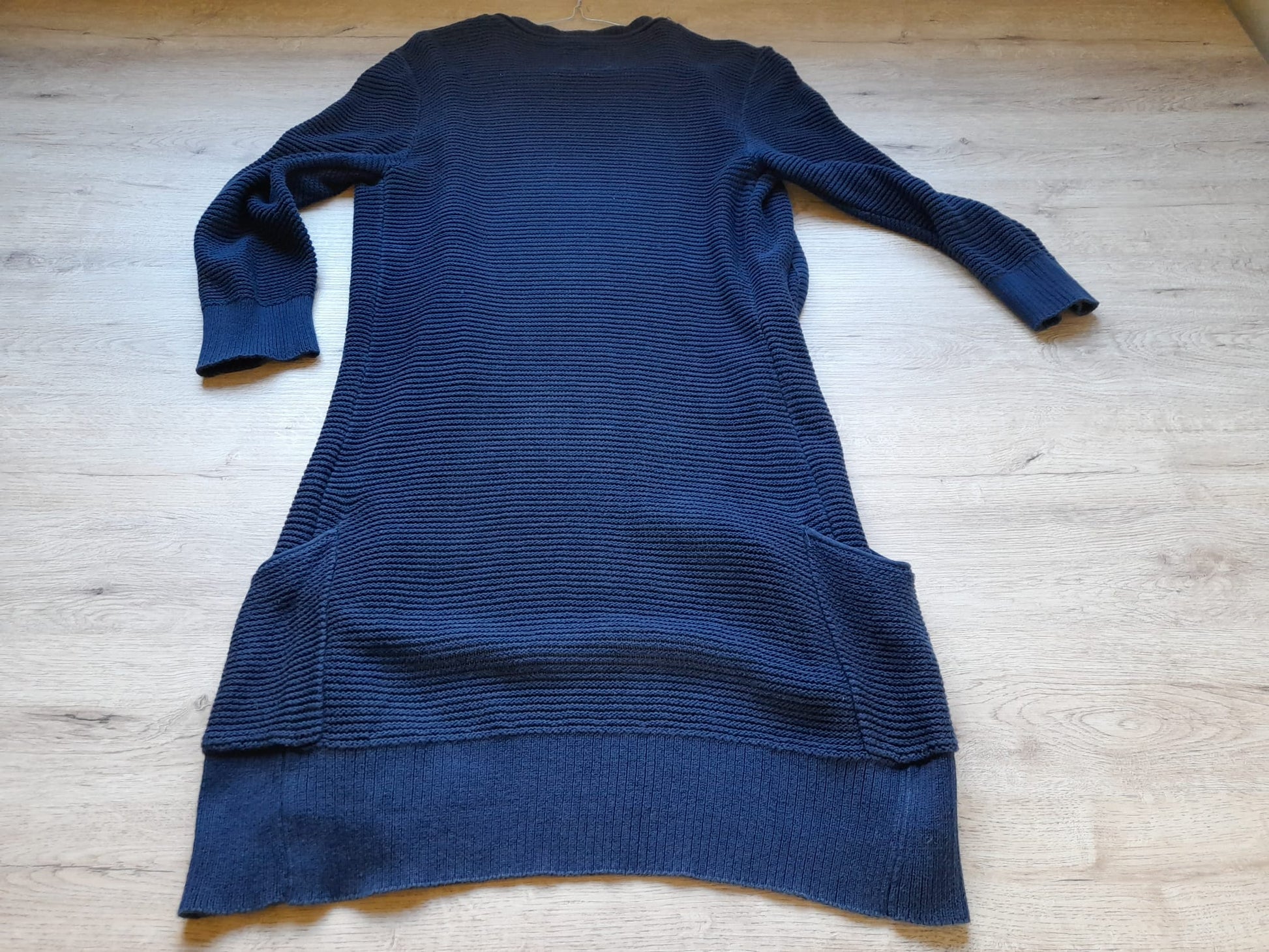CHAQUETA LARGA DE PUNTO AZUL MARINO