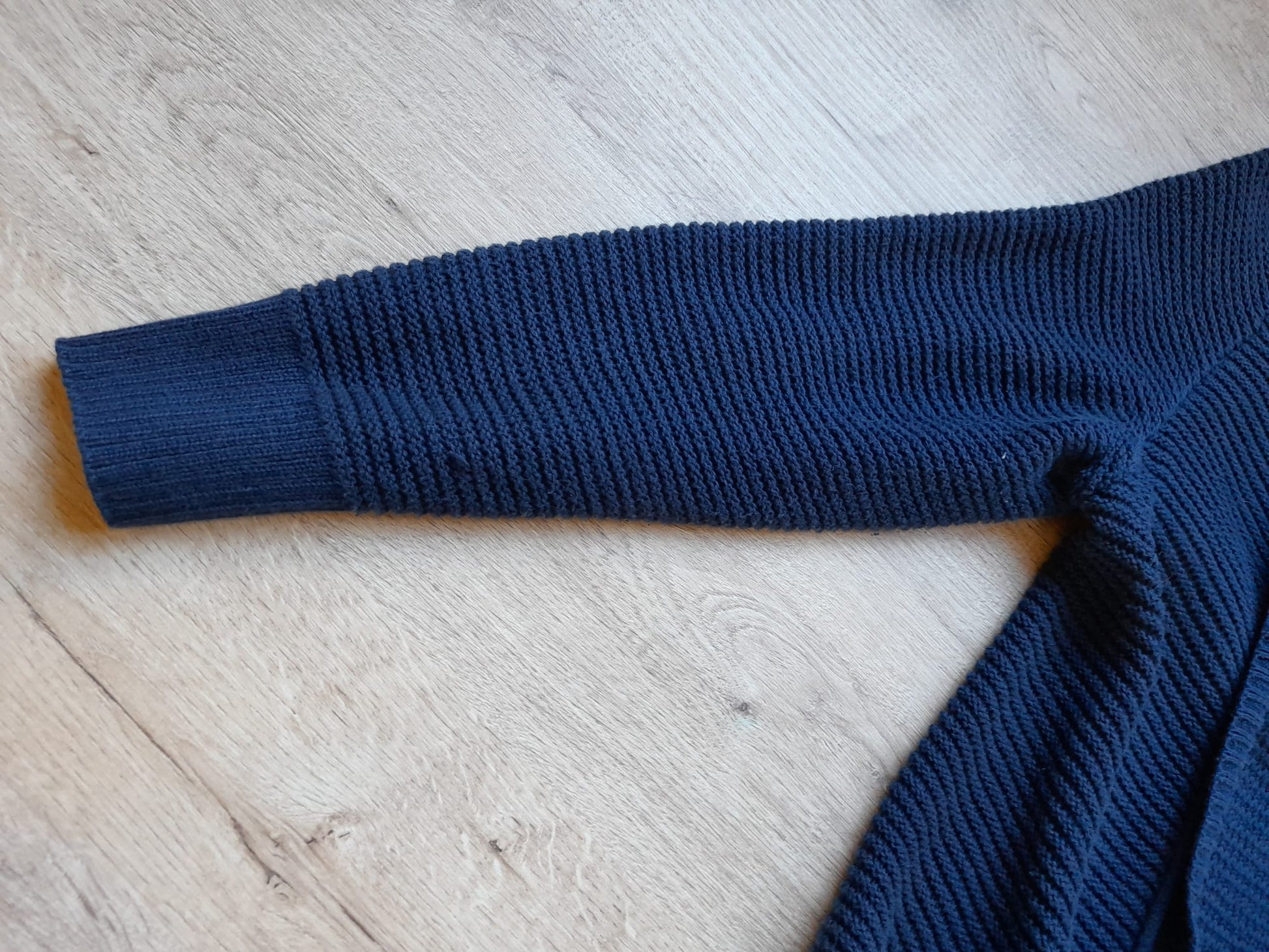 CHAQUETA LARGA DE PUNTO AZUL MARINO