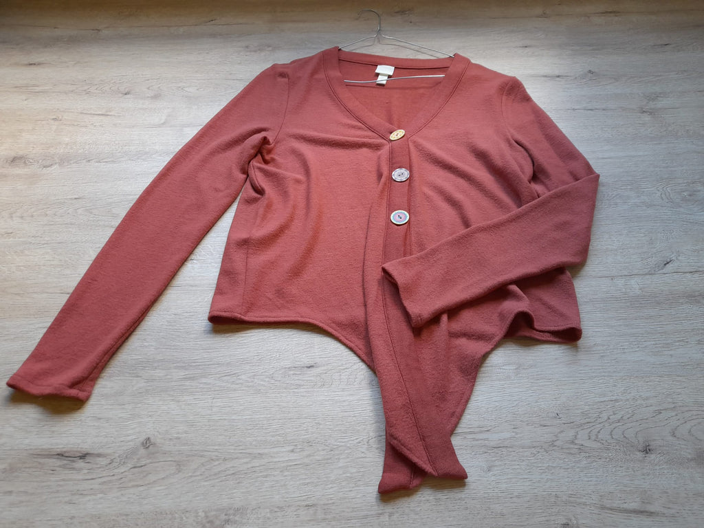 CHAQUETA DE PUNTO COLOR TEJA CON POSIBILIDAD DE LAZO CINTURA