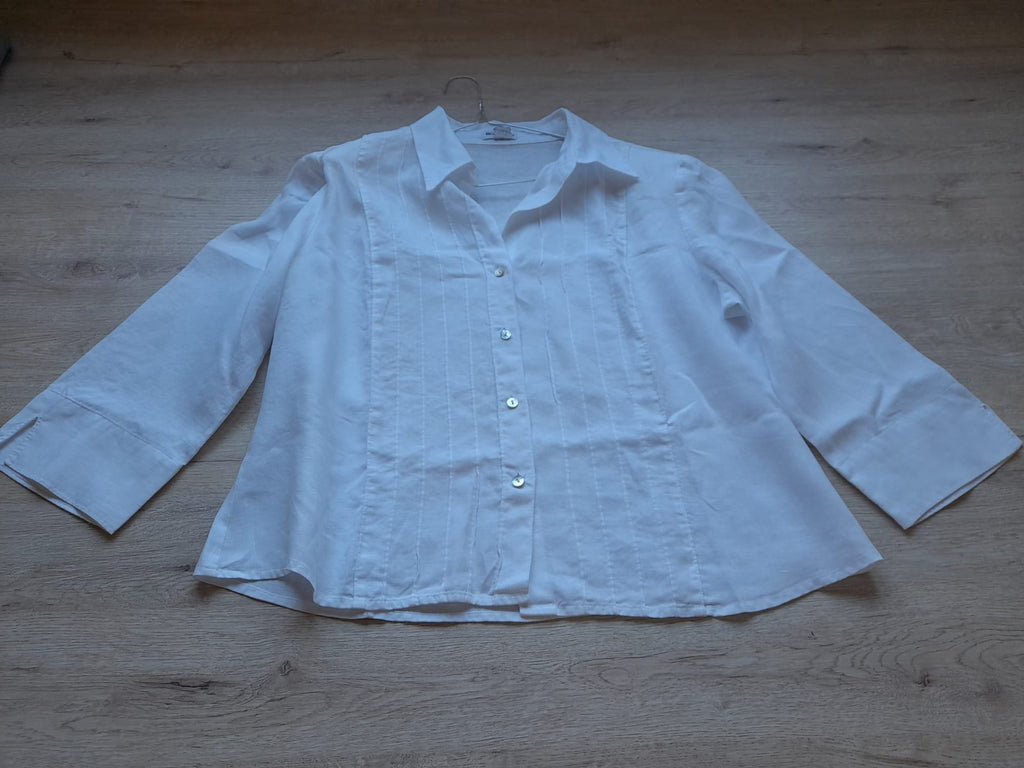 BLUSA BLANCA CON MANGA FRANCESA Y HOMBRERAS