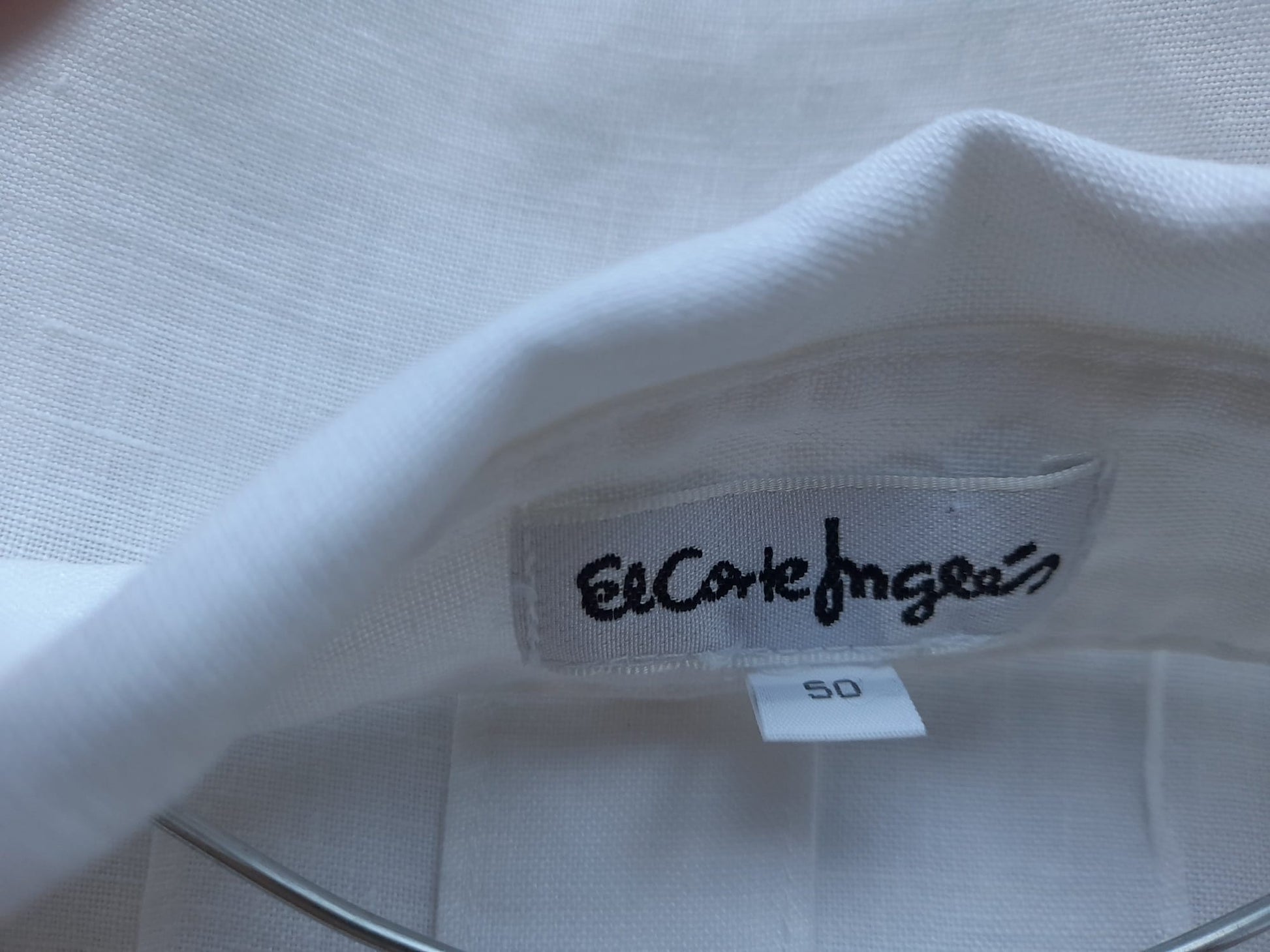 BLUSA BLANCA CON MANGA FRANCESA Y HOMBRERAS