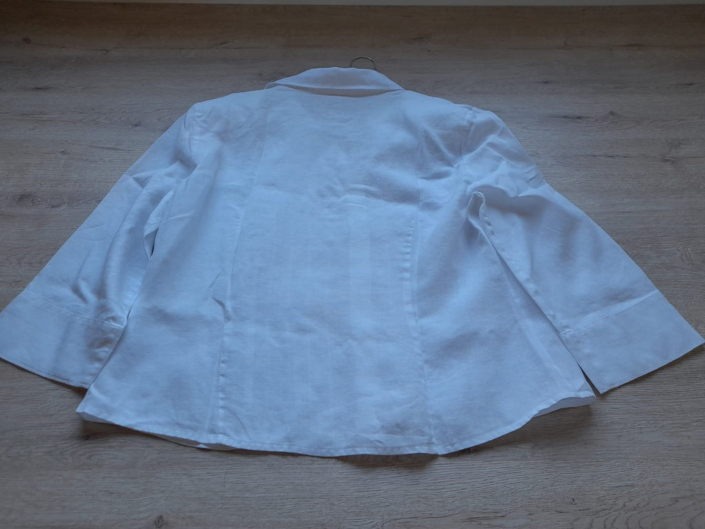 BLUSA BLANCA CON MANGA FRANCESA Y HOMBRERAS