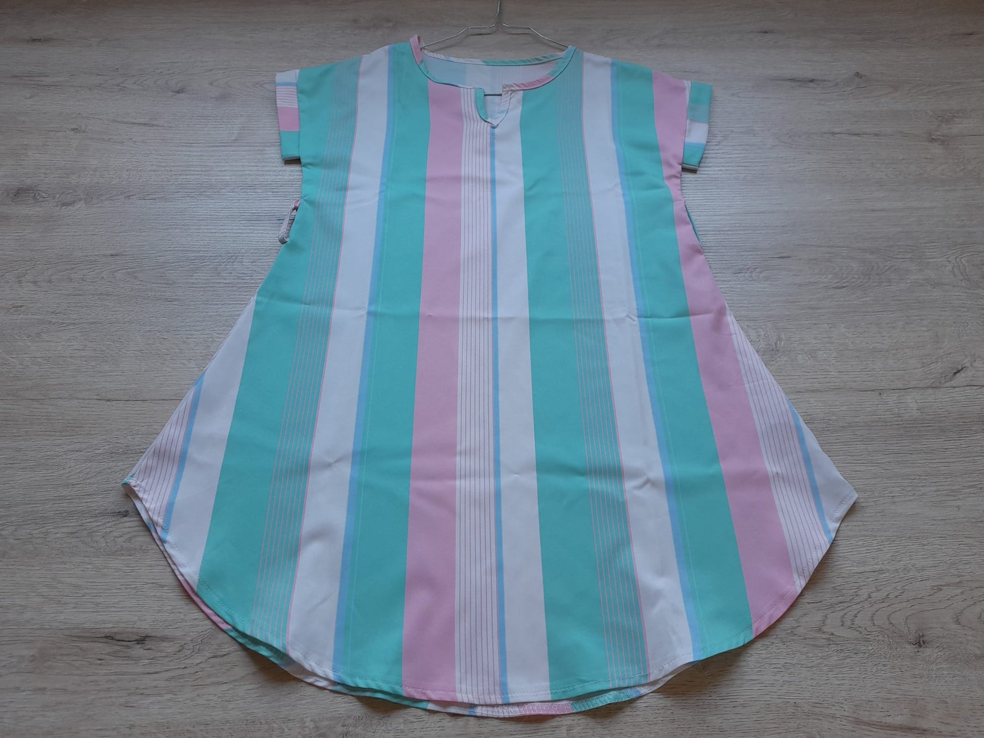 BLUSA ENTALLADA M/C RAYAS MULTICOLOR (FALTA CINTURÓN)