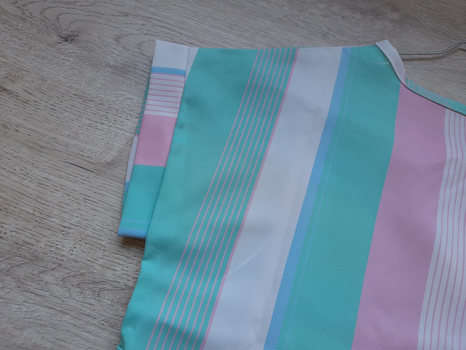 BLUSA ENTALLADA M/C RAYAS MULTICOLOR (FALTA CINTURÓN)