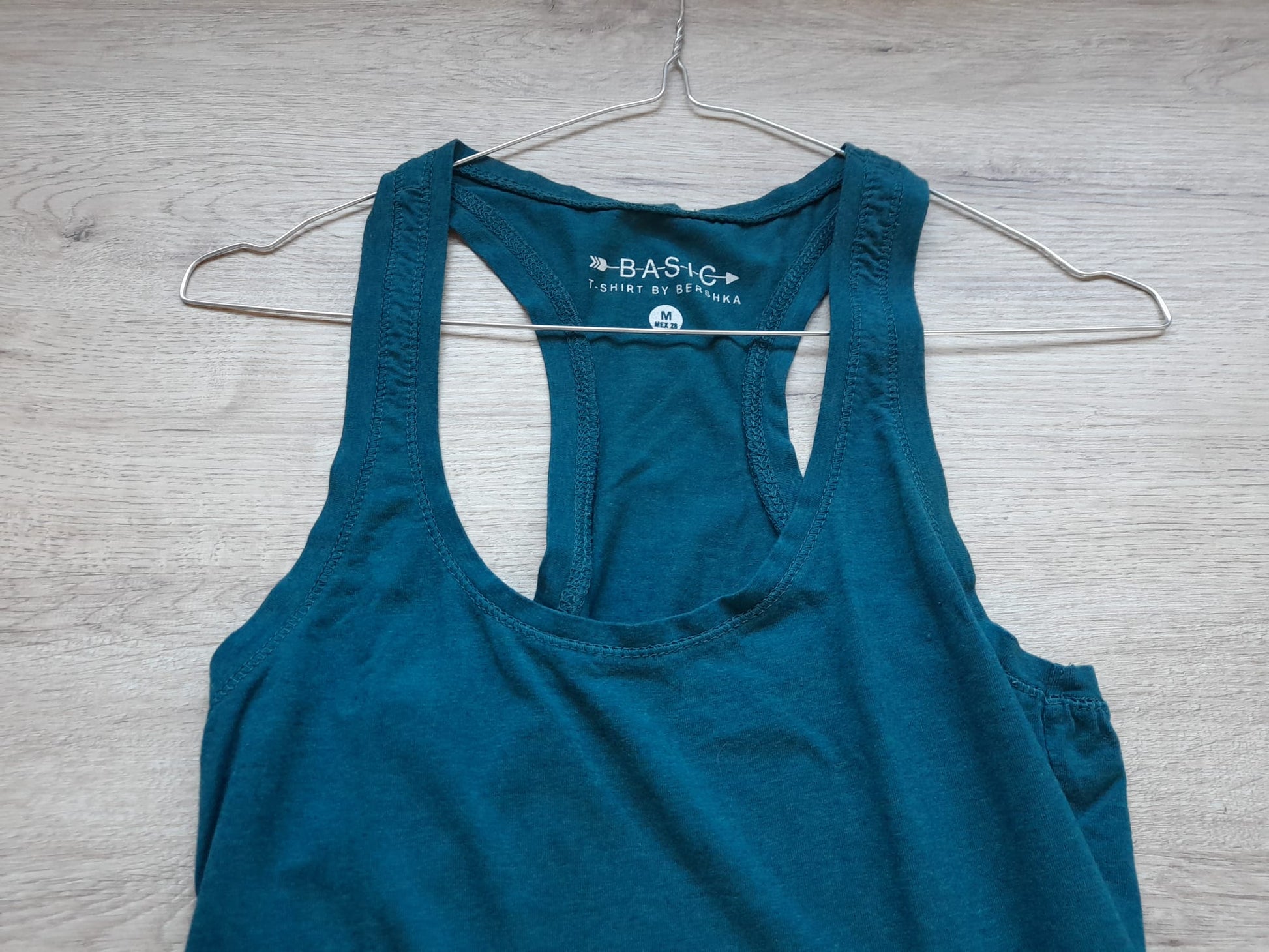 CAMISETA TIRANTE VERDE MAR (PEQUEÑO ROTO PARTE BAJA DELANTERA)