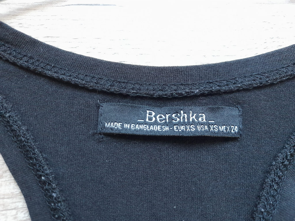 CAMISETA TIRANTES NEGRA (PEQUEÑO ROTO PARTE DELANTERA)