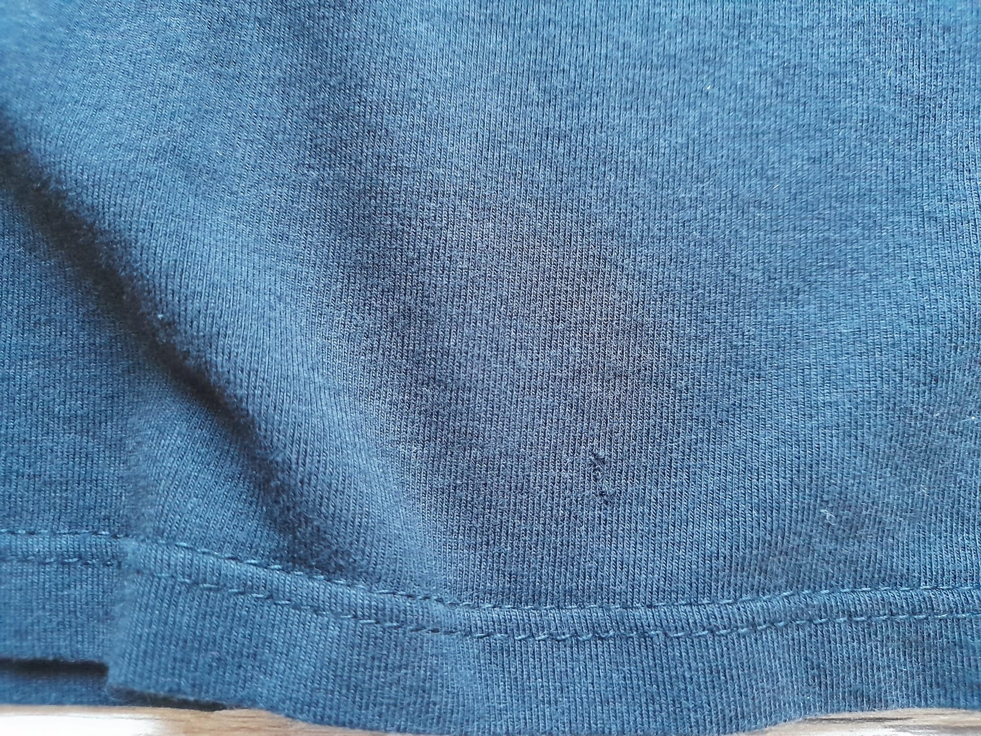 CAMISETA TIRANTES NEGRA (PEQUEÑO ROTO PARTE DELANTERA)