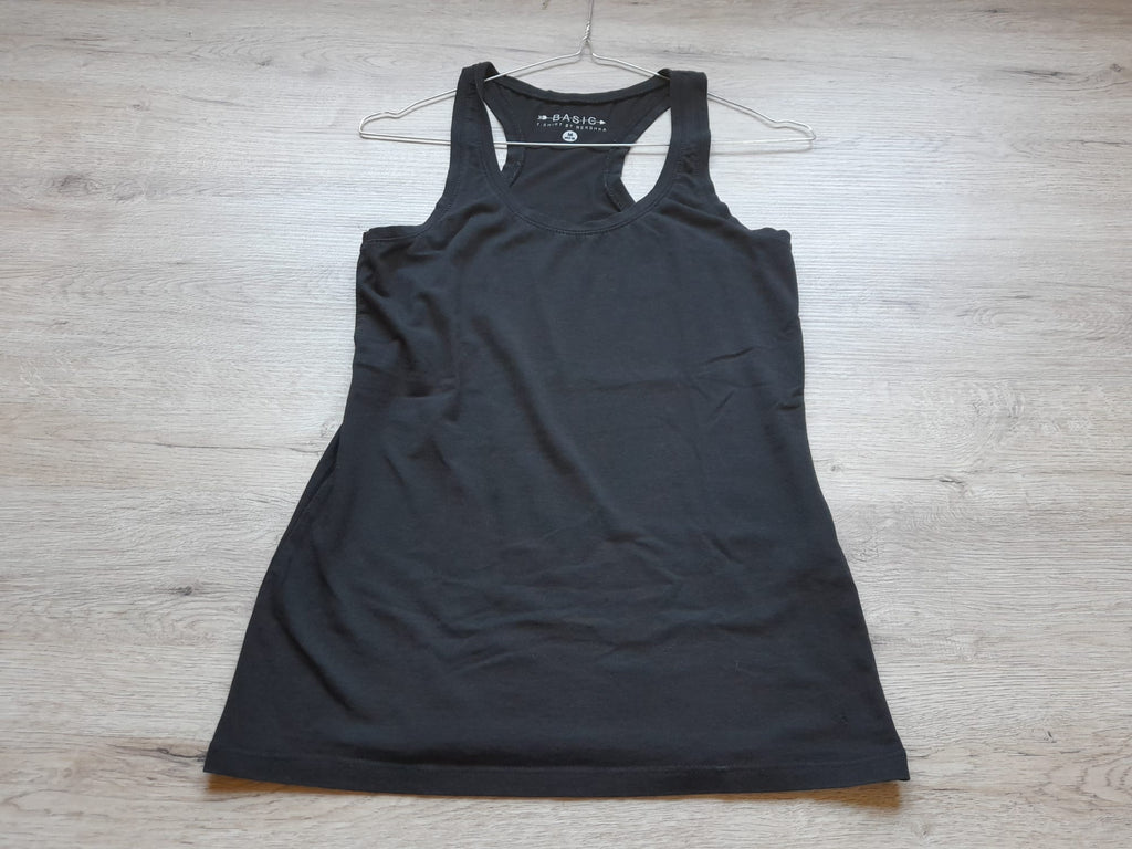 CAMISETA TIRANTES NEGRA (PEQUEÑO ROTO PARTE DELANTERA Y TRASERA)