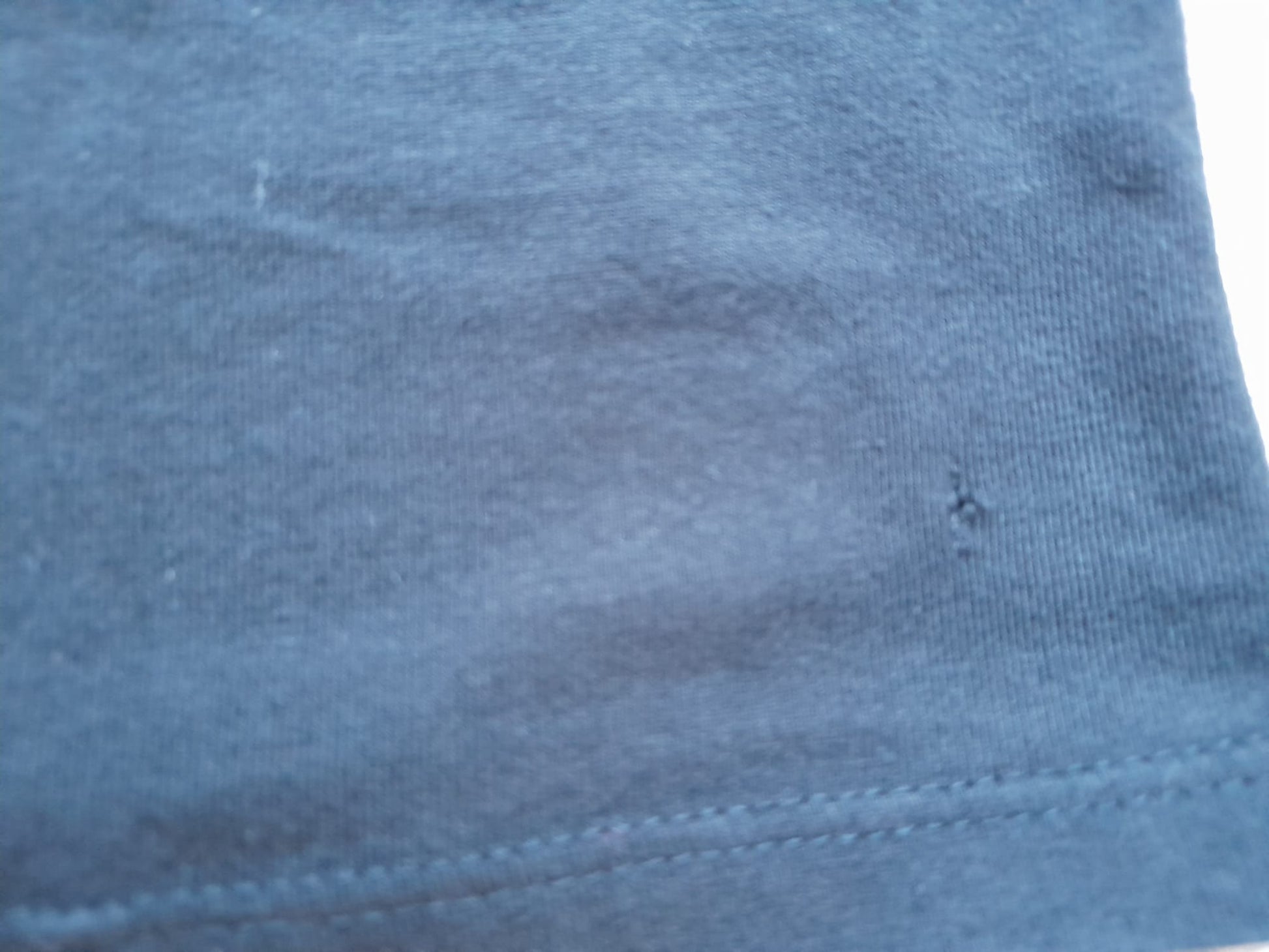 CAMISETA TIRANTES NEGRA (PEQUEÑO ROTO PARTE DELANTERA Y TRASERA)