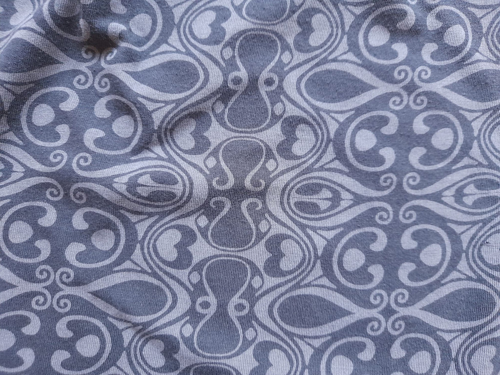 CAMISETA TIRANTES GRIS CON DISEÑO (PEQUEÑO ROTO PARTE TRASERA, ZONA DE ETIQUETA)