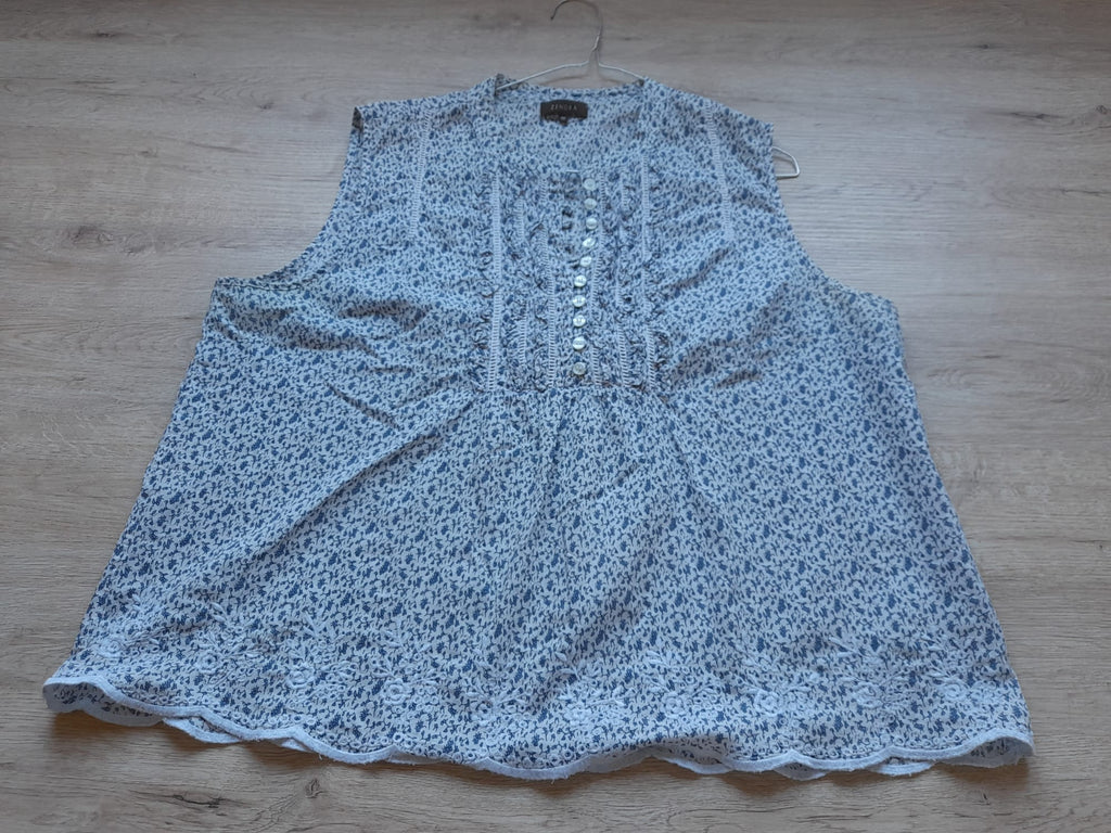 BLUSA SIN MANGAS BLANCA CON ESTAMPADO FLORAL EN TONOS AZULES