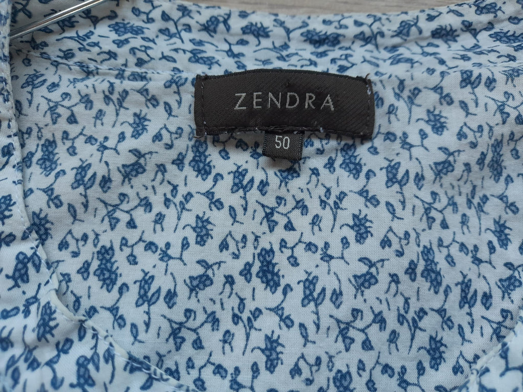 BLUSA SIN MANGAS BLANCA CON ESTAMPADO FLORAL EN TONOS AZULES