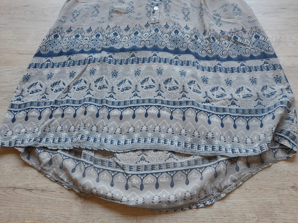 BLUSA SIN MANGAS MARRÓN CON ESTAMPADO AZUL