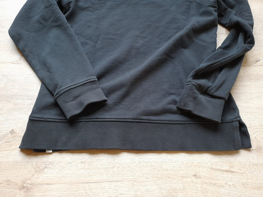 SUDADERA NEGRA CON CAPUCHA