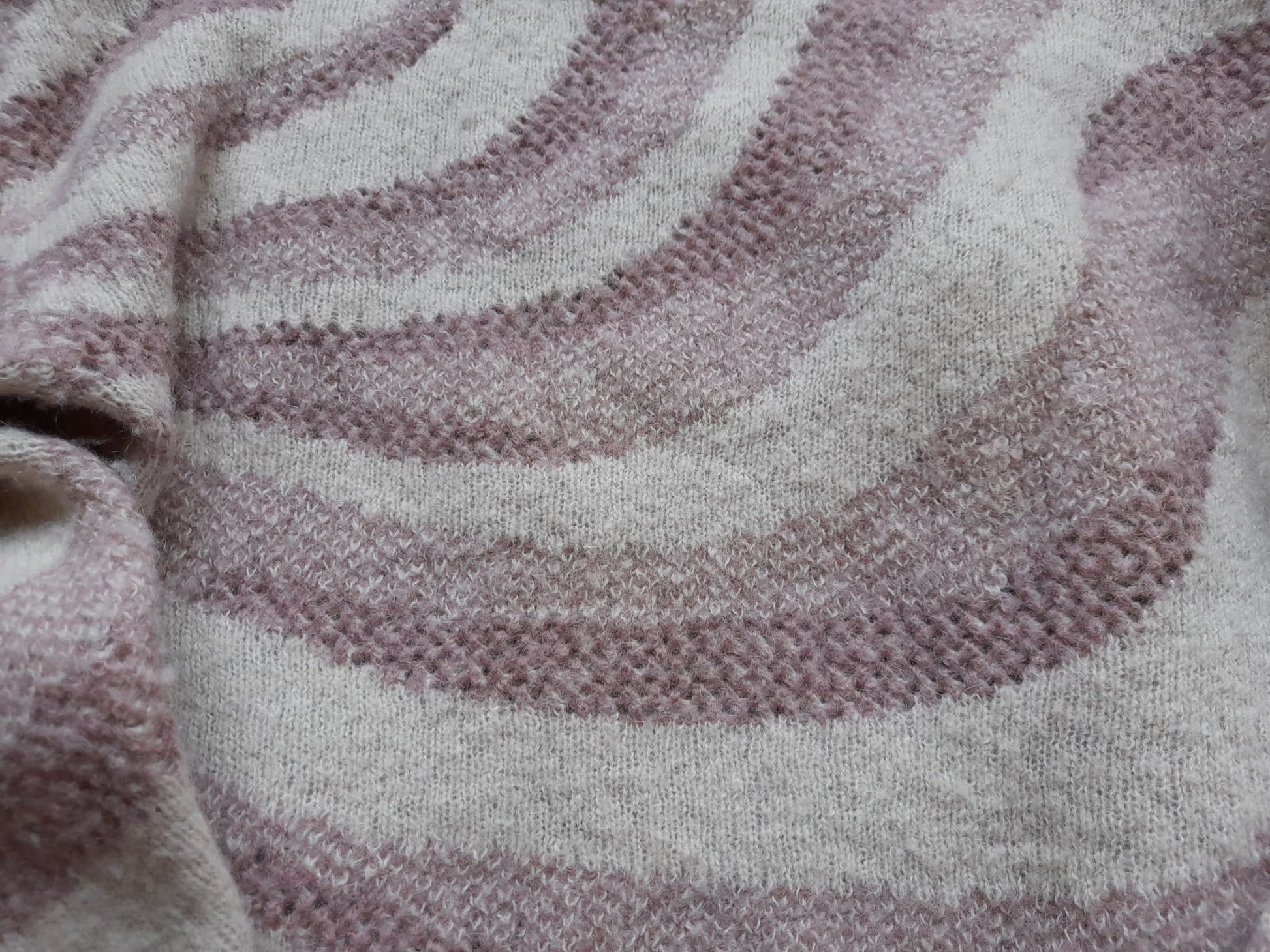 JERSEY CORTO BEIGE Y ROSA ( DETERIORADO PARTE DELANTERA - FOTOS- )