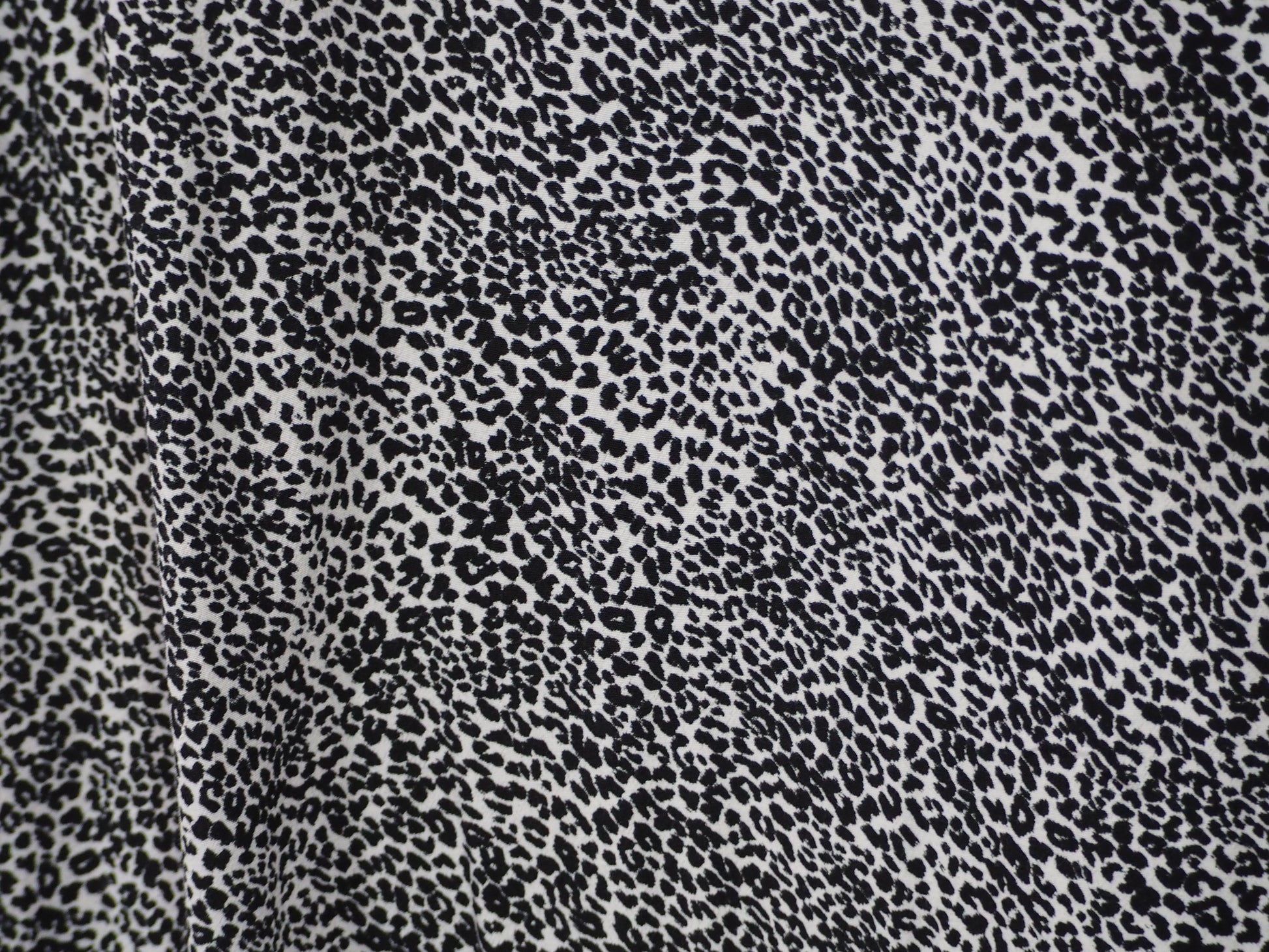 VESTIDO CORTO ANIMAL PRINT NEGRO Y BLANCO