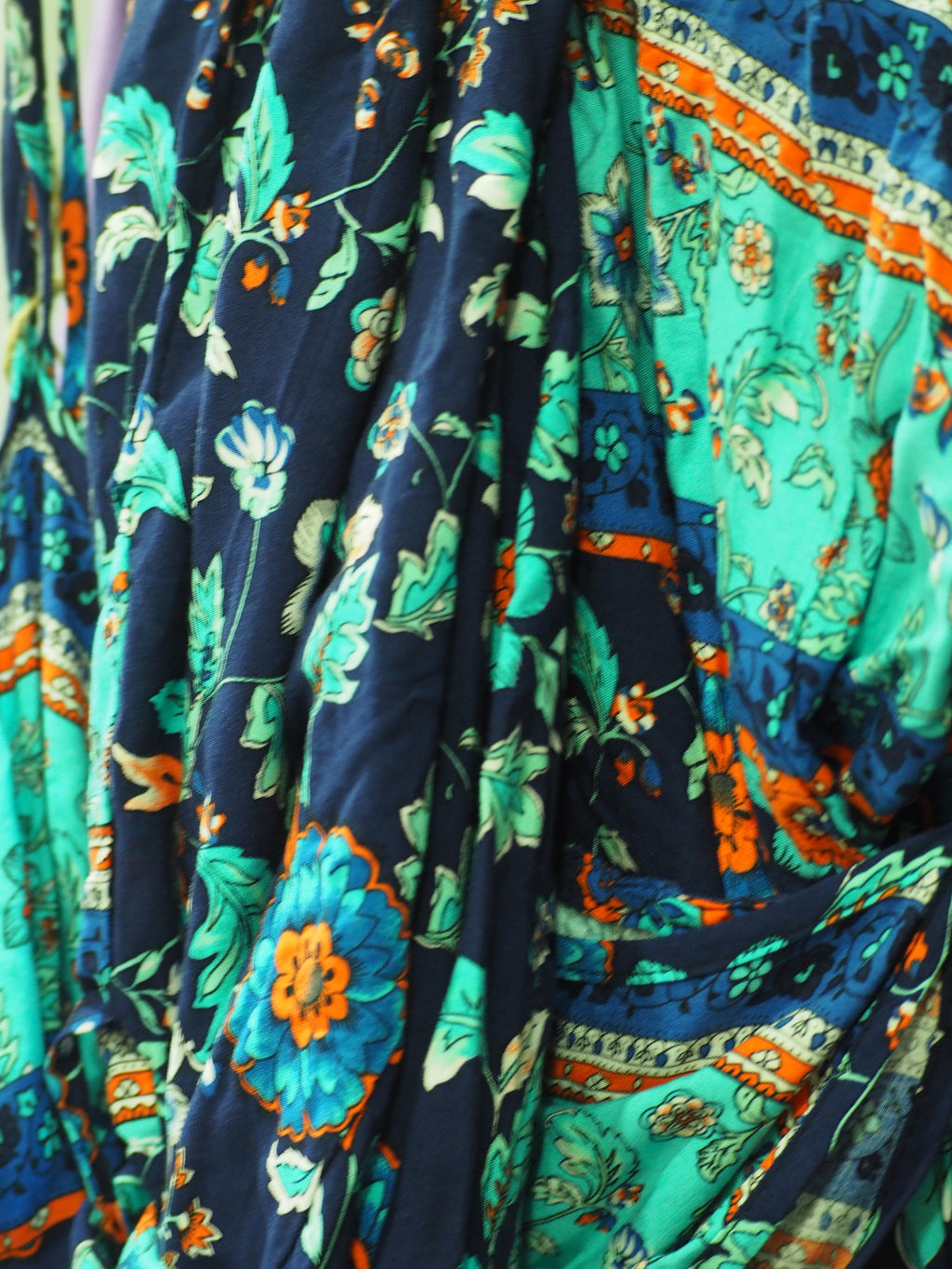 MONO LARGO TIRANTE AZUL OSCURO  CON ESTAMPADO