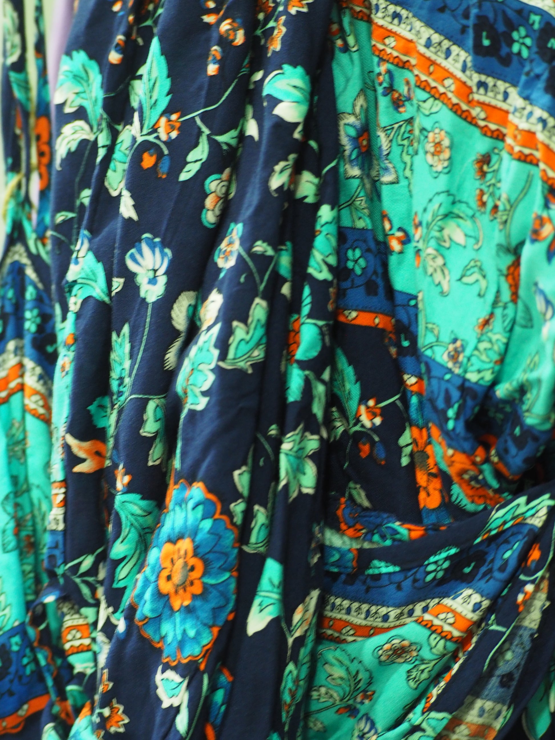 MONO LARGO TIRANTE AZUL OSCURO  CON ESTAMPADO