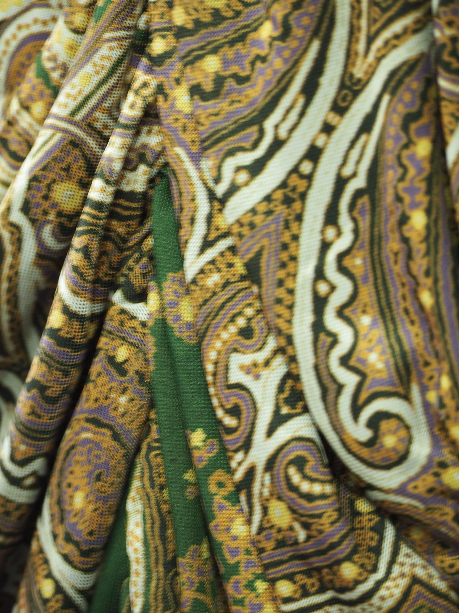 CAMISETA TRANSPARENTE VERDE Y MARRÓN