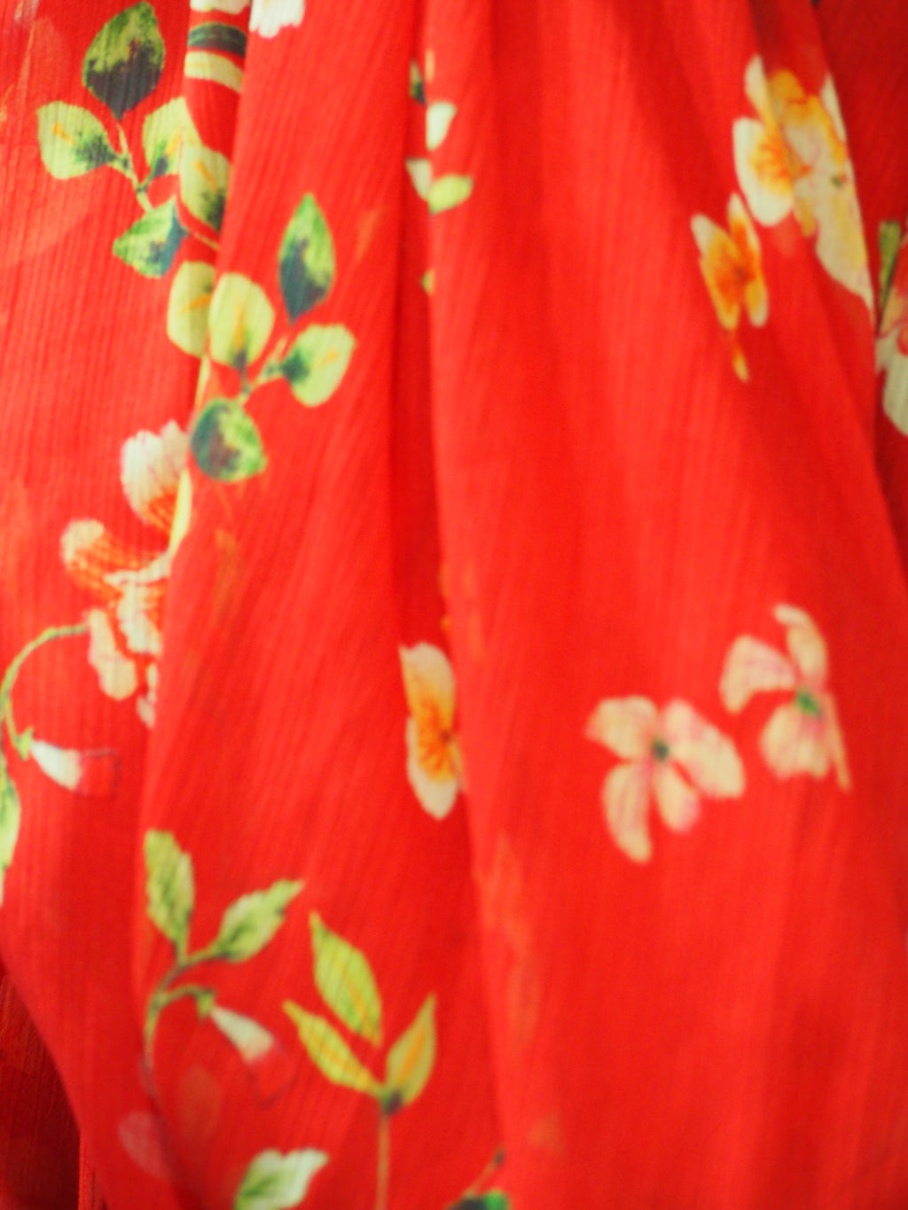 VESTIDO ROJO CON FLORES SIN MANGA VUELO CUELLO CERRADO