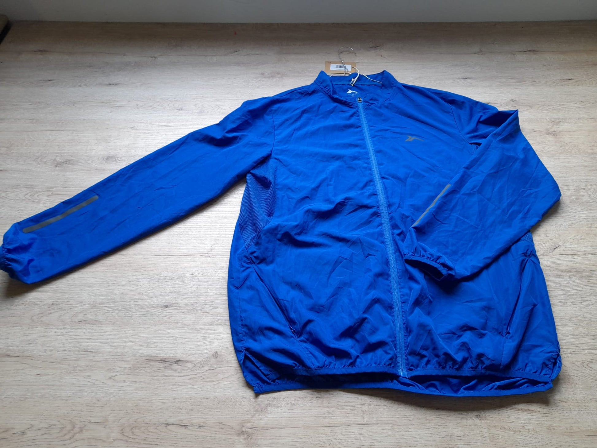 CORTAVIENTOS AZUL CON CREMALLERA