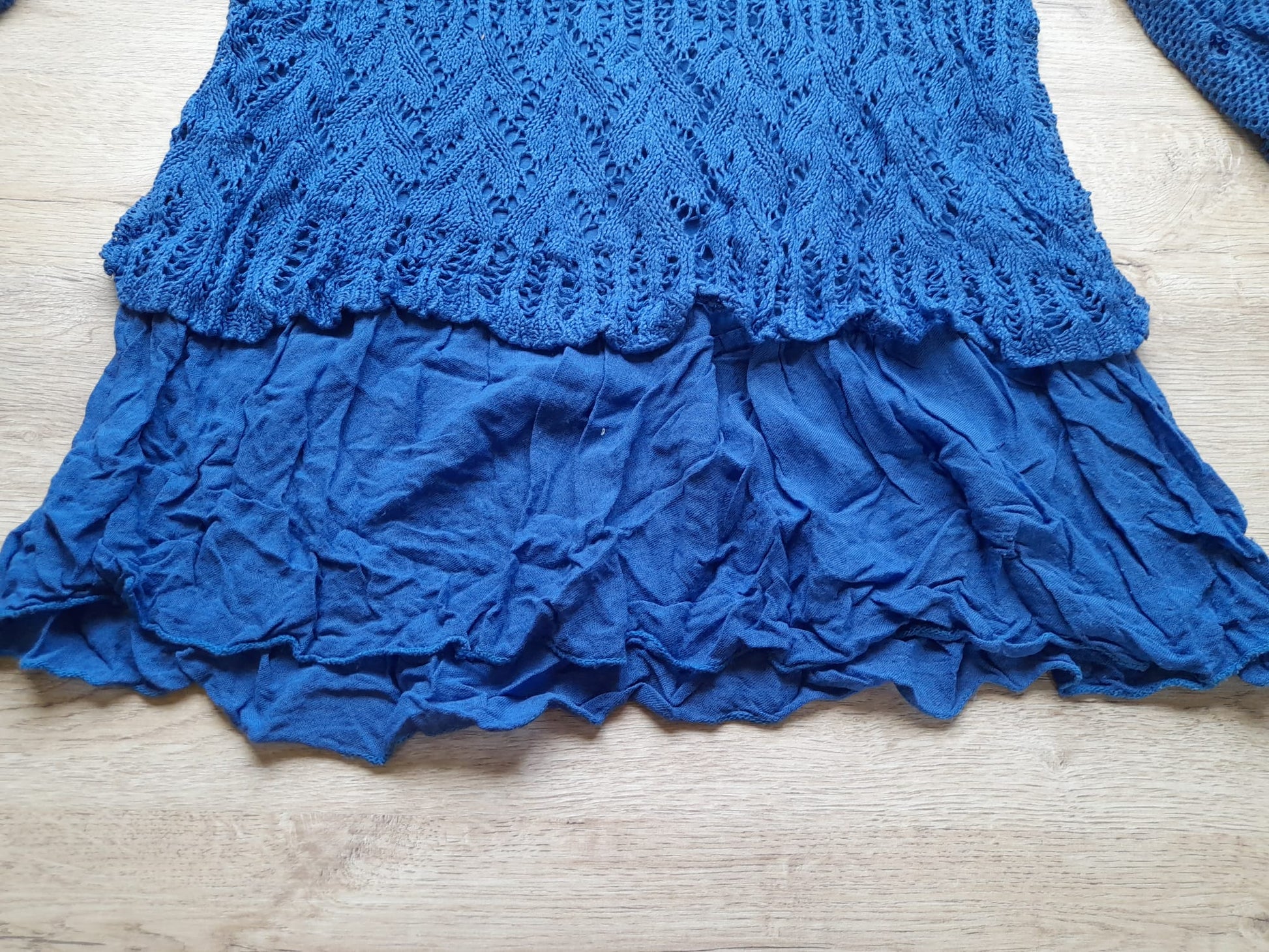 JERSEY PUNTO FINO AZUL CON DETALLES DE VOLANETES