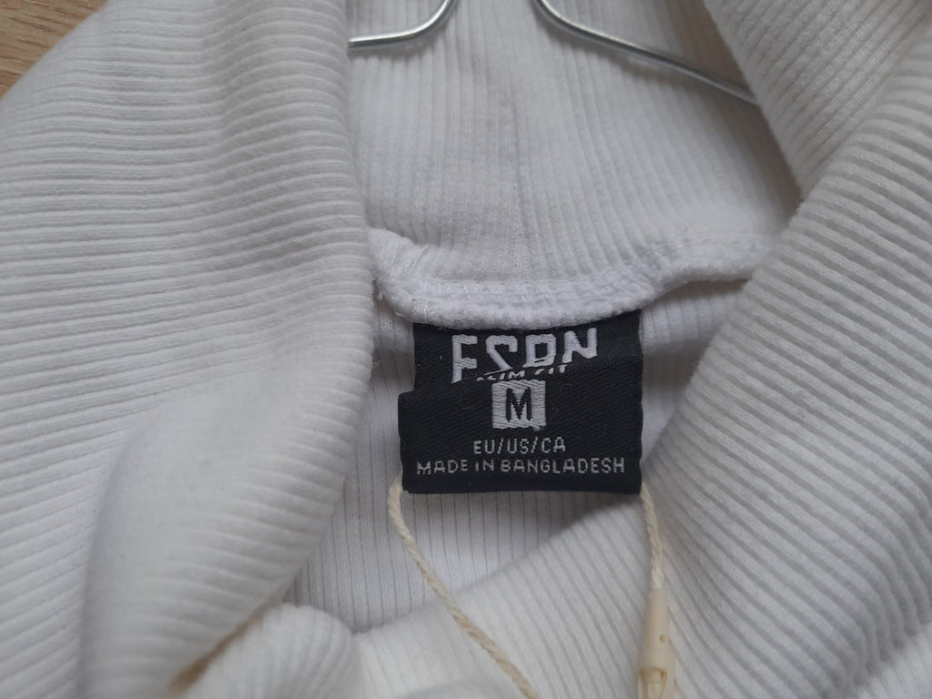CAMISETA BLANCA M/L DE CANALÉ (PEQUEÑA MANCHA EN MANGA IZQUIERDA)
